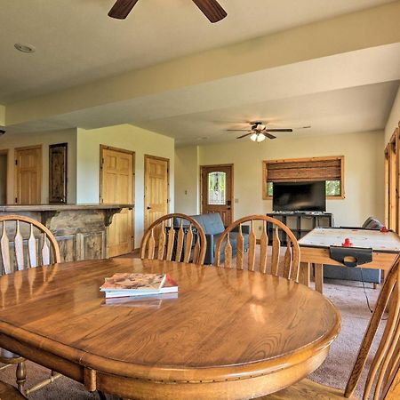Spacious Log Cabin With Fire Pit And Game Room! Eureka Springs Esterno foto