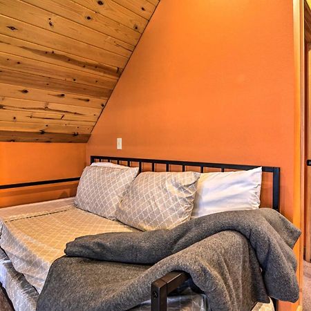 Spacious Log Cabin With Fire Pit And Game Room! Eureka Springs Esterno foto