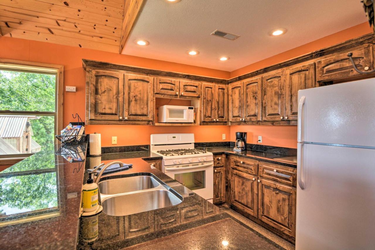 Spacious Log Cabin With Fire Pit And Game Room! Eureka Springs Esterno foto