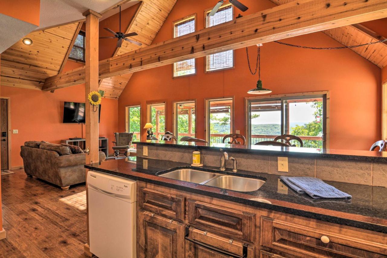 Spacious Log Cabin With Fire Pit And Game Room! Eureka Springs Esterno foto