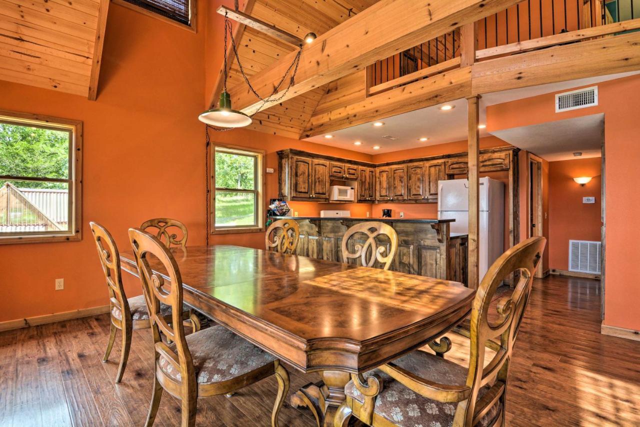 Spacious Log Cabin With Fire Pit And Game Room! Eureka Springs Esterno foto