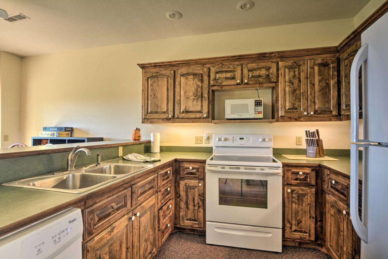 Spacious Log Cabin With Fire Pit And Game Room! Eureka Springs Esterno foto