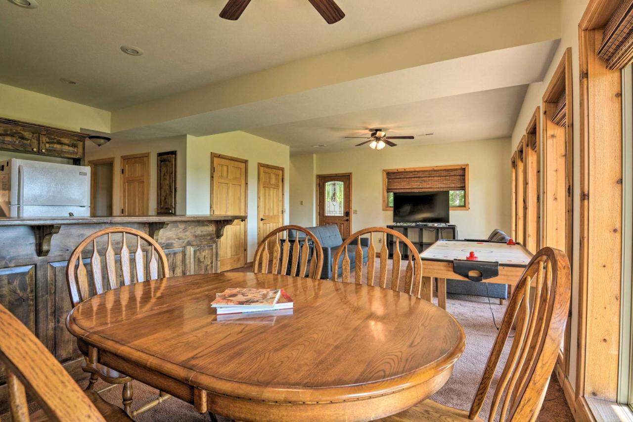Spacious Log Cabin With Fire Pit And Game Room! Eureka Springs Esterno foto