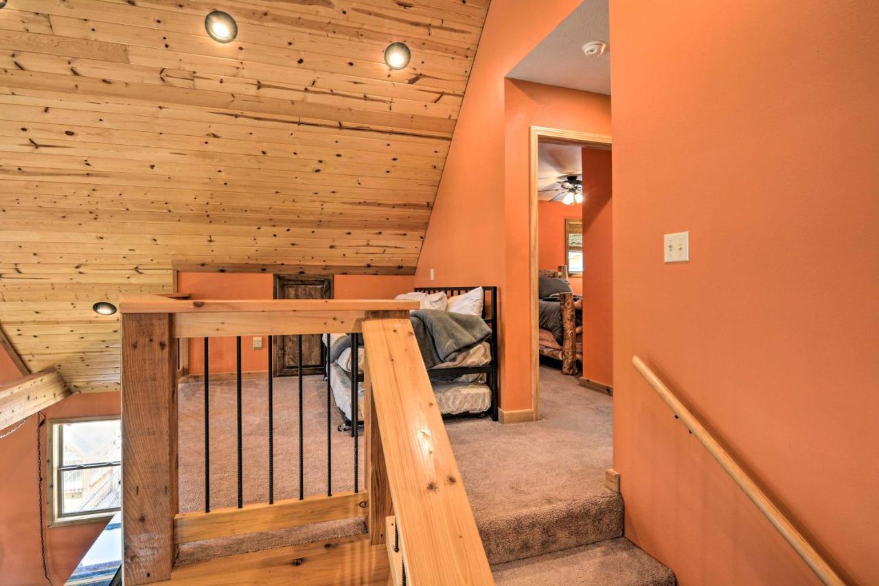 Spacious Log Cabin With Fire Pit And Game Room! Eureka Springs Esterno foto