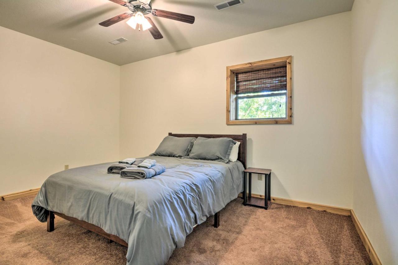 Spacious Log Cabin With Fire Pit And Game Room! Eureka Springs Esterno foto