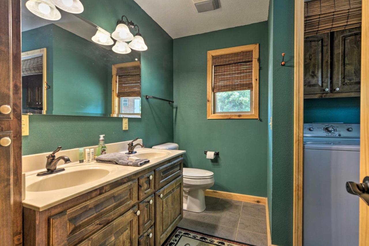 Spacious Log Cabin With Fire Pit And Game Room! Eureka Springs Esterno foto