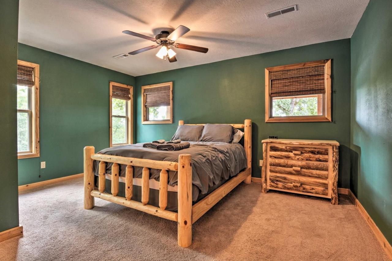 Spacious Log Cabin With Fire Pit And Game Room! Eureka Springs Esterno foto