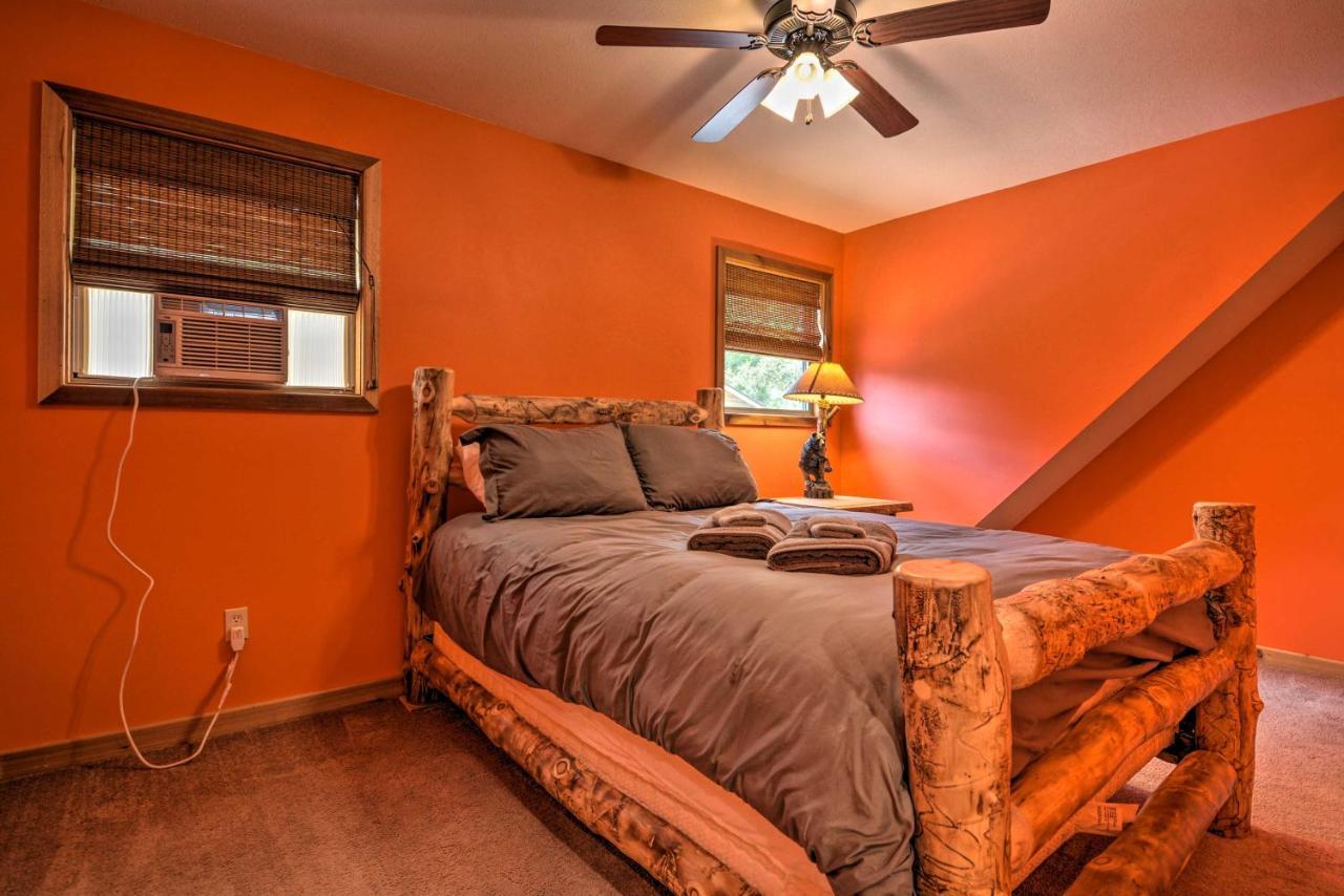 Spacious Log Cabin With Fire Pit And Game Room! Eureka Springs Esterno foto