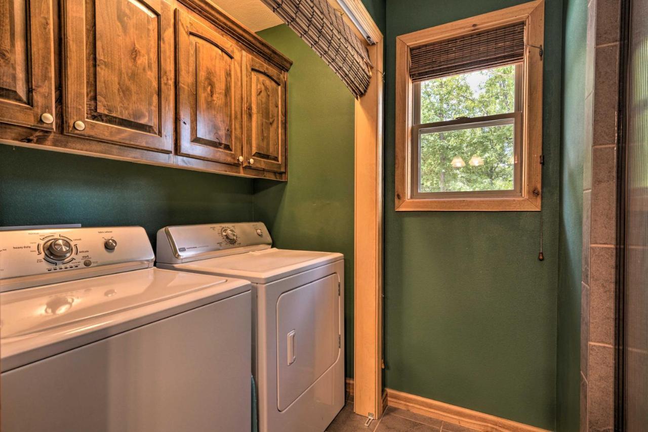 Spacious Log Cabin With Fire Pit And Game Room! Eureka Springs Esterno foto